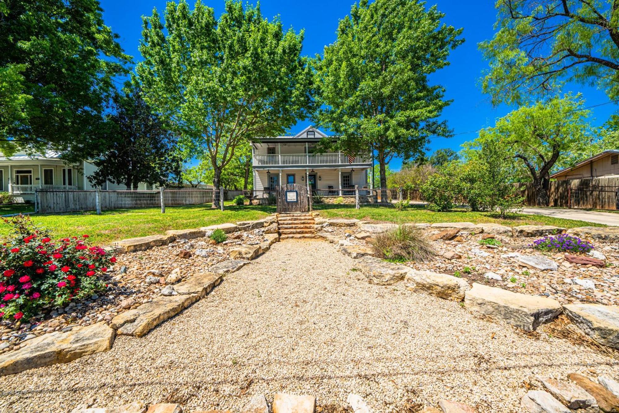 Villa Katarina Haus - Hot Tub & Fire Pit Fredericksburg Exterior foto